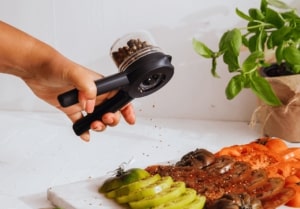 One-Hand Grinder (Ortwo) - KitchenEnvy