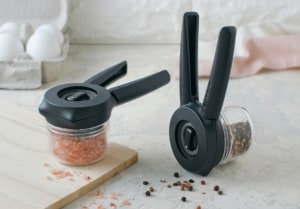 One-Hand Grinder (Ortwo) - KitchenEnvy
