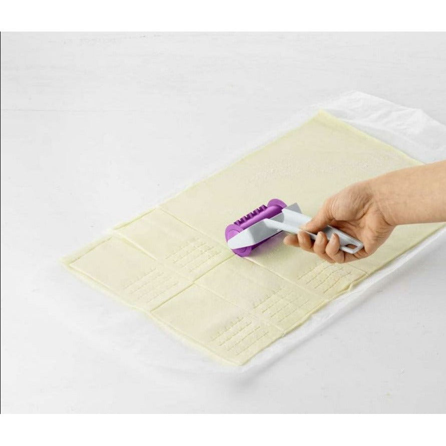 KitchenEnvy Jalousie Stars Roller - KitchenEnvy